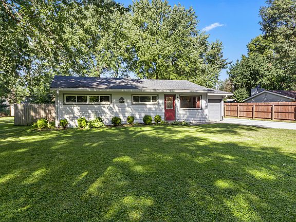 3rd image of 533 Woodview Dr