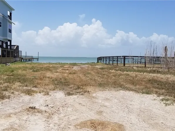 55 Belaire Dr, Rockport, TX 78382