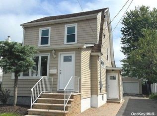 1269 Wheatley St, Hewlett, NY 11557