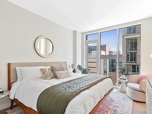 4th image of 505 W 43rd St #4F