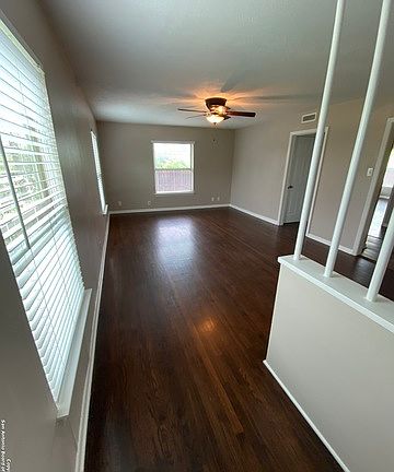 5th image of 442 Karen Ln