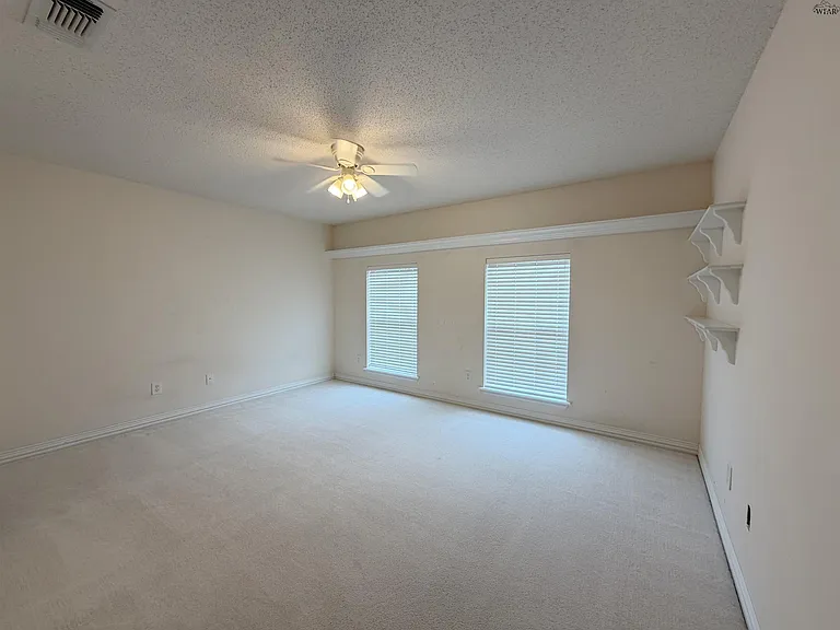 4506 Hollow Ridge Dr — Photo 25