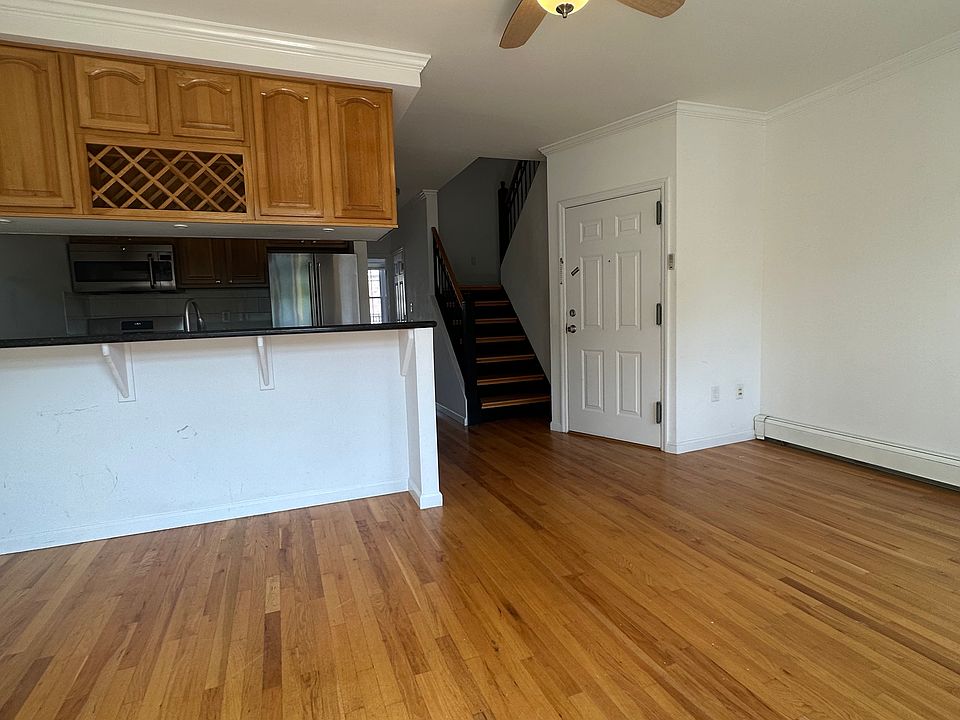 1st image of 130 De Graw St #3