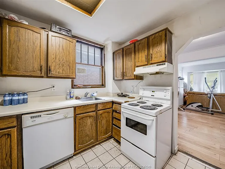 494 Rankin Ave — Photo 13