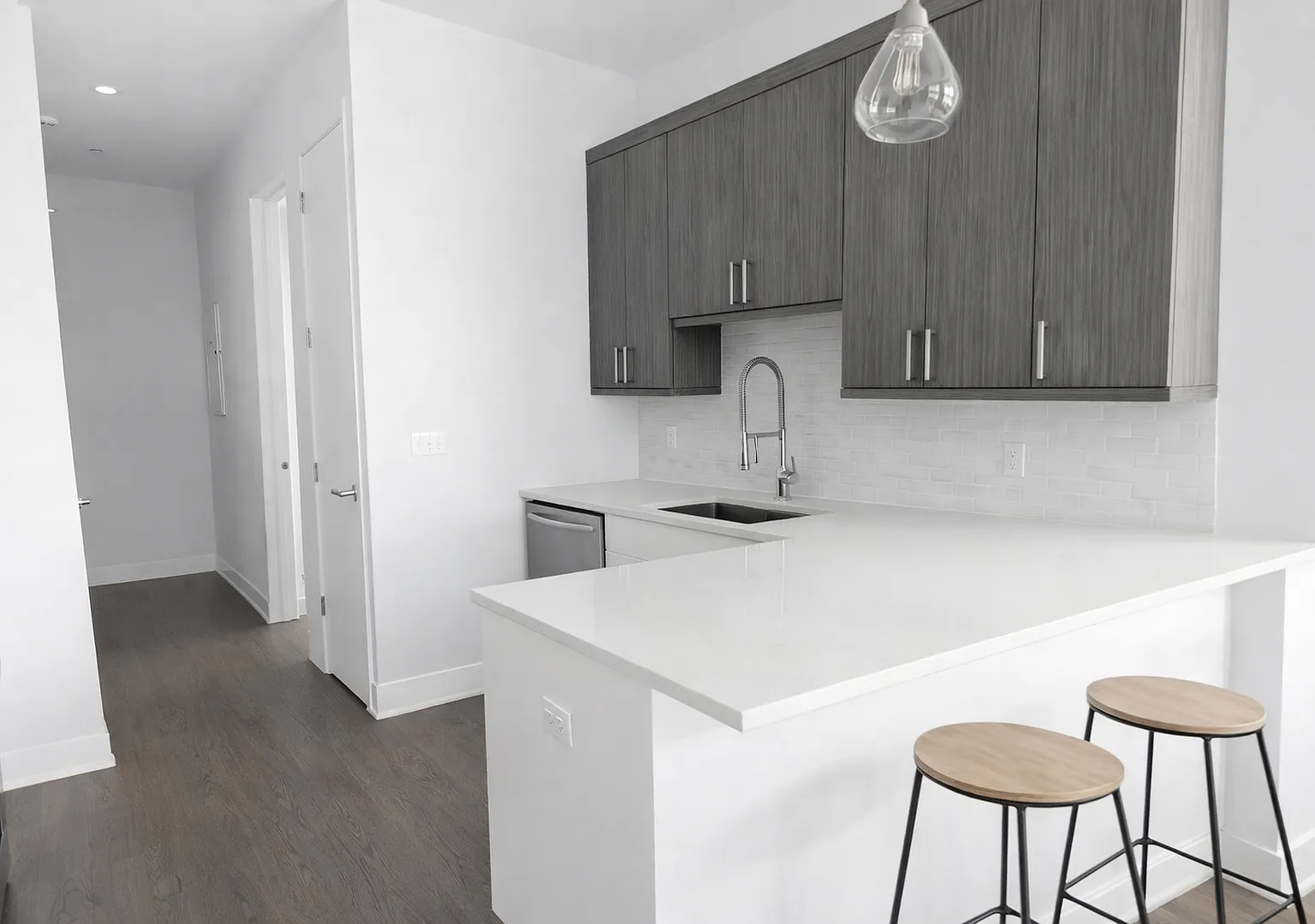 1 bed, 700 sqft, $2,150 — Photo 3