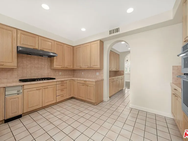 11815 Folkstone Ln — Photo 19