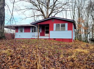 318 Wilderness Ln, Clintwood, VA 24228