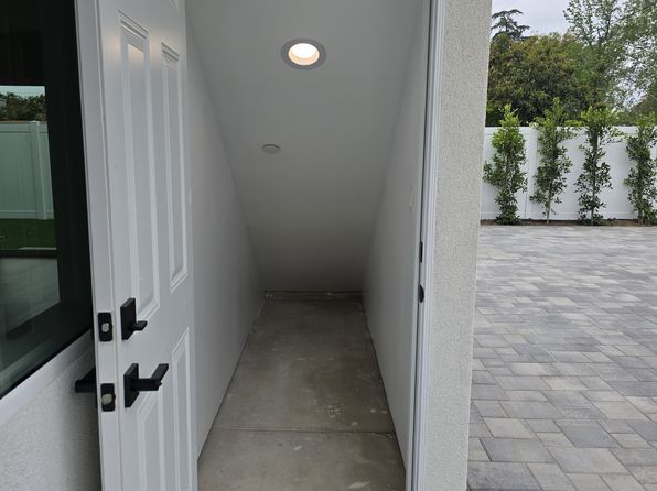 17080 Rayen St, Northridge, CA 91325
