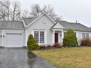 8 Beechwood Dr, Waterford, CT 06385