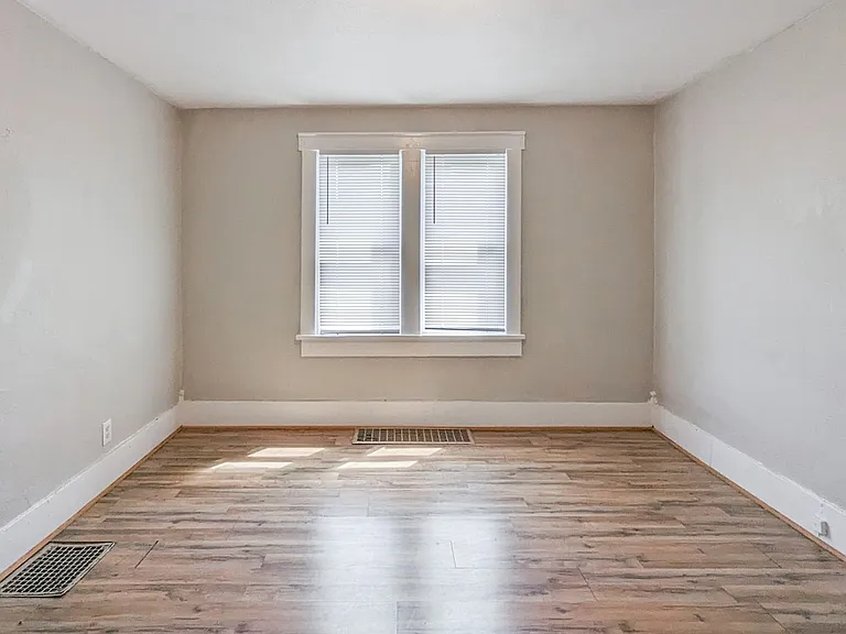 303 N Tillotson Ave — Photo 10