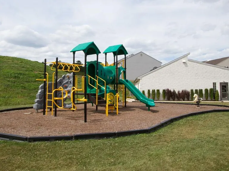 2101 Quail Hollow Dr — Photo 45