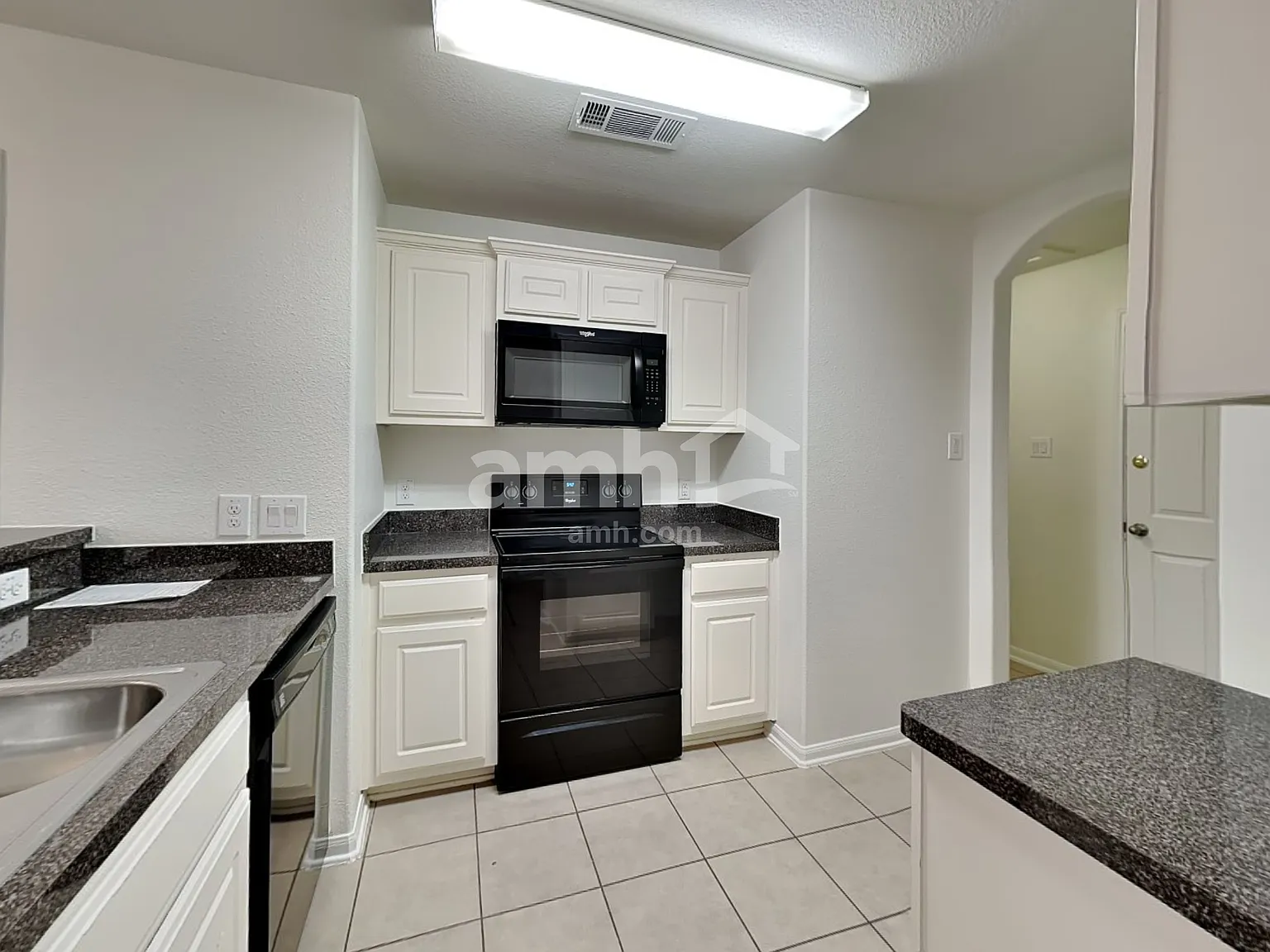 3 bed, 2.0 bath, 1144 sqft, $1,725 — Photo 3