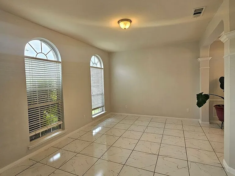 330 Canoe Dr — Photo 3