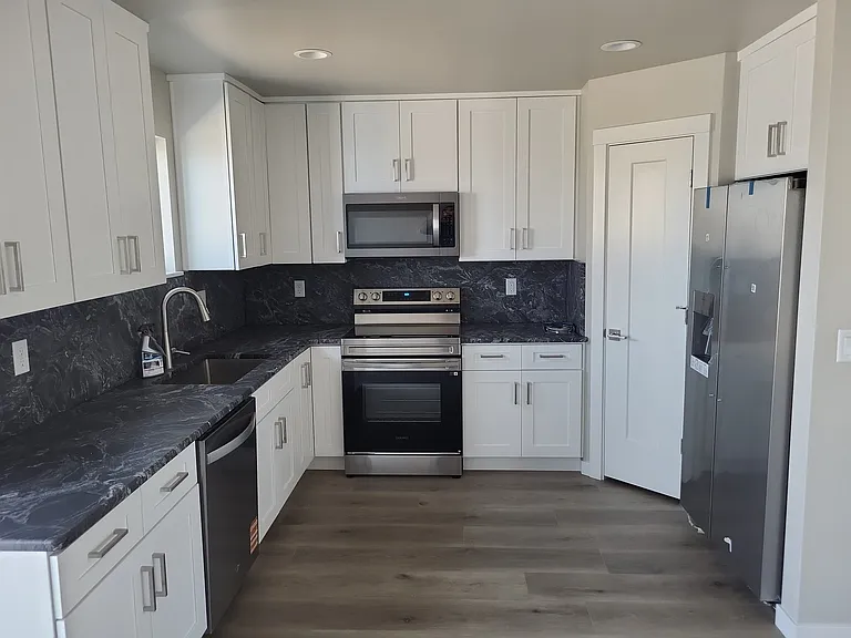 Cheney Dr W — Photo 8