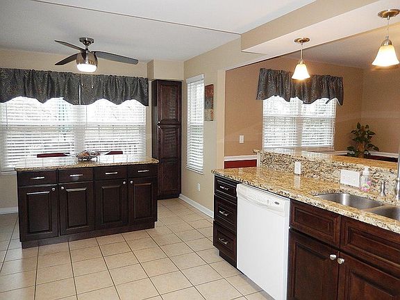 3rd image of 7976 Strawberry Hill Ln