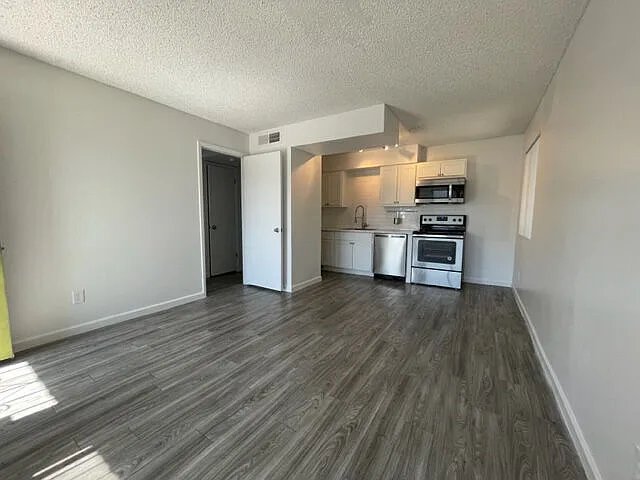 1029 S Wilson St — Photo 13
