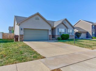 1709 Hunters Ridge Ct, Mahomet, IL 61853