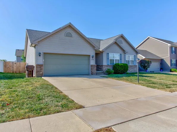 1709 Hunters Ridge Ct, Mahomet, IL 61853