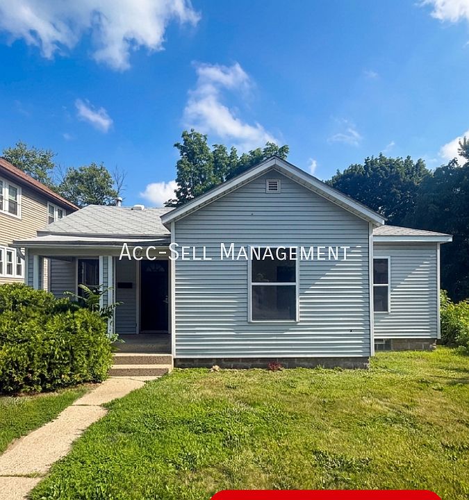 1st image of 427 Leonard St NE