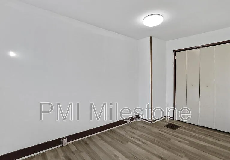 218 N College St — Photo 17