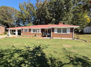 105 Pine Tree Ln, Chase City, VA 23924