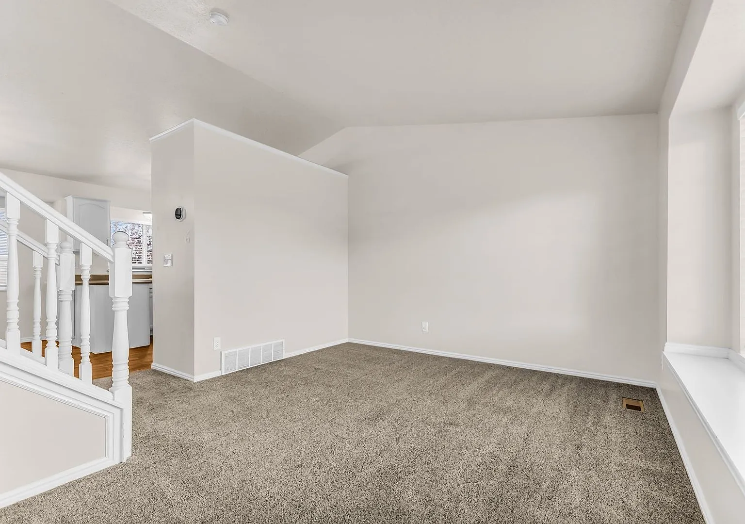 4 Bed Home with Mountain Views in Clearfield — Photo 4