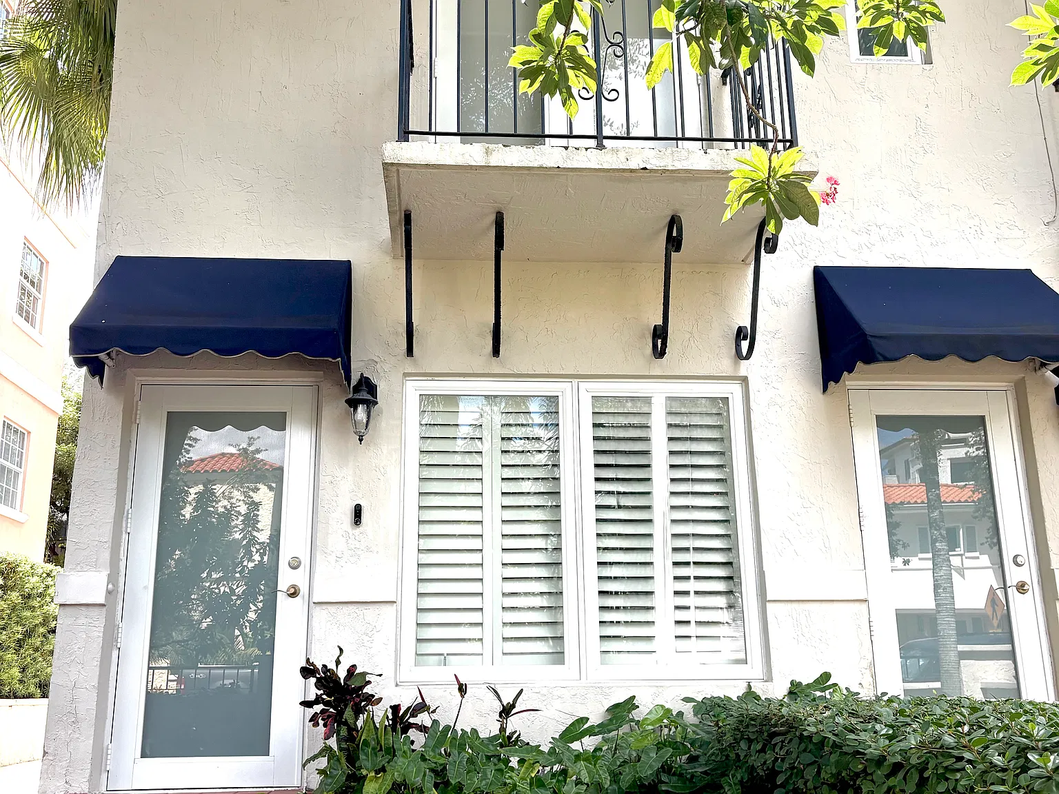 2 bed, 1005 sqft, $4,000 — Photo 2