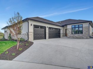 9121 White Horse Way, Lincoln, NE 68520
