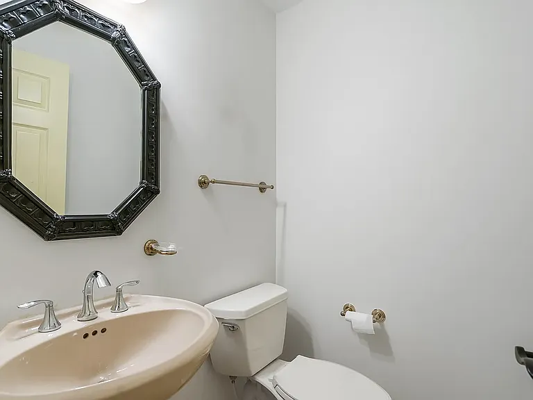 1034 Marina Bluff Dr — Photo 12