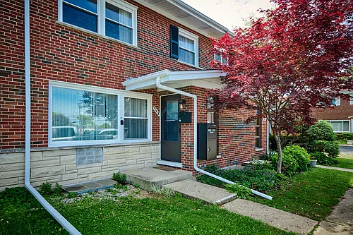 926 N Boxwood Dr #B Photo 1