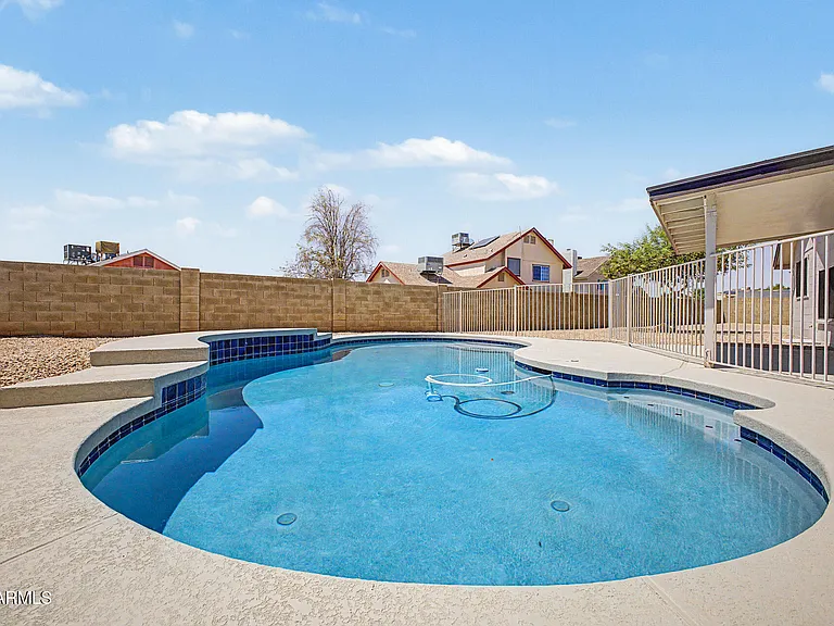7637 W North Ln — Photo 32