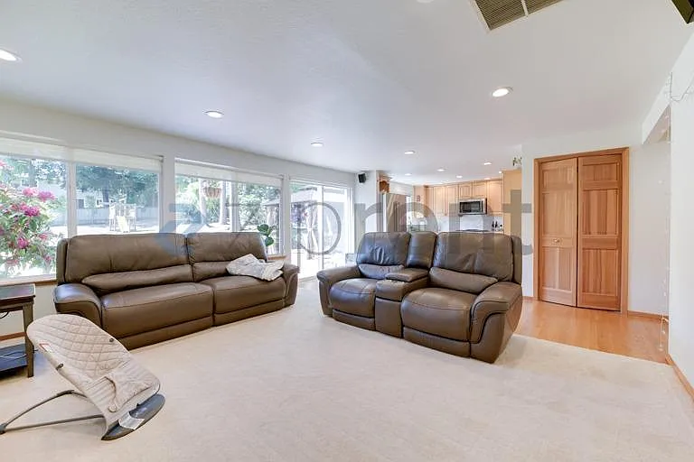 8835 SE 36th St — Photo 12