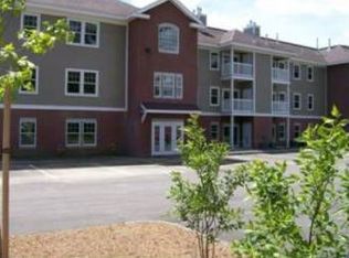 1 Lilac Ln, Dover, NH 03820