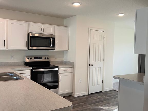 4th image of 2301 SE Surrey Place