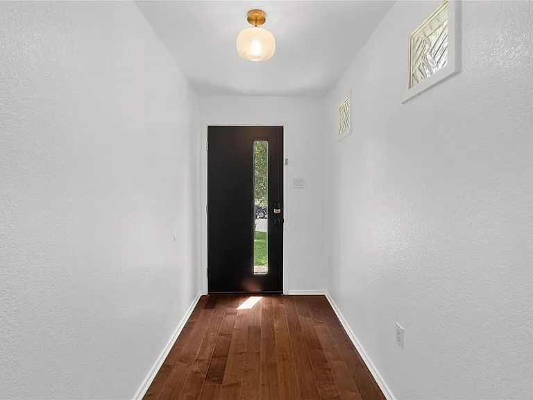 7602 Banpass Ln — Photo 3