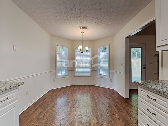 5th image of 270 Grayson Manor Dr