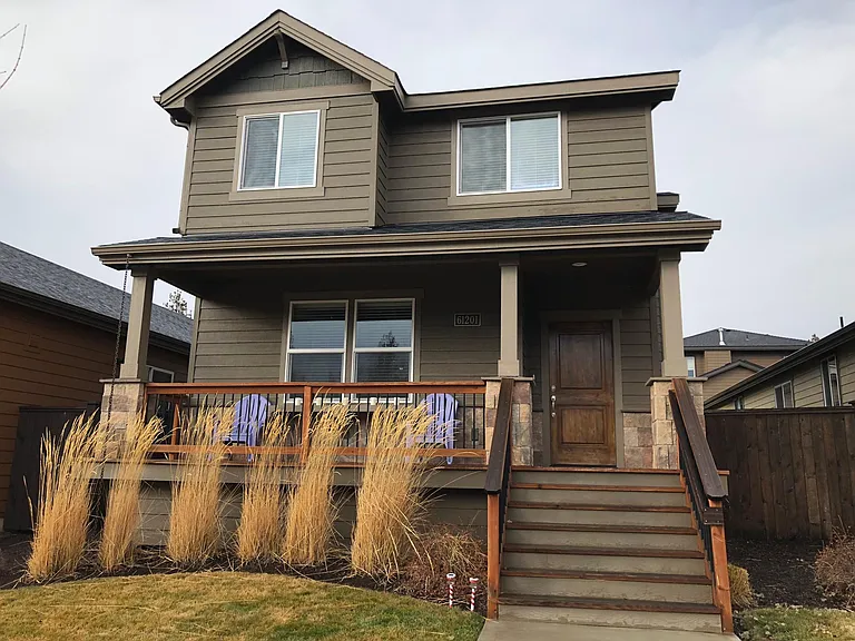 Covered front porch with front lawn, private!