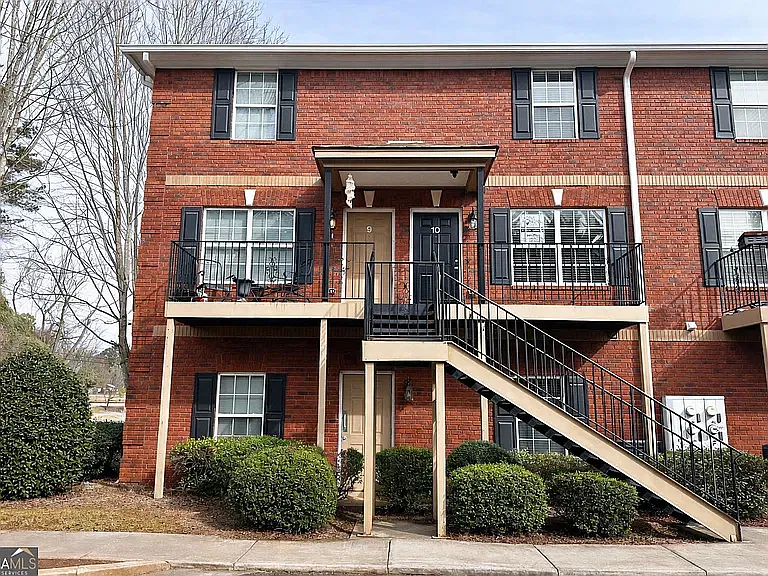105 Whitehead Rd #10