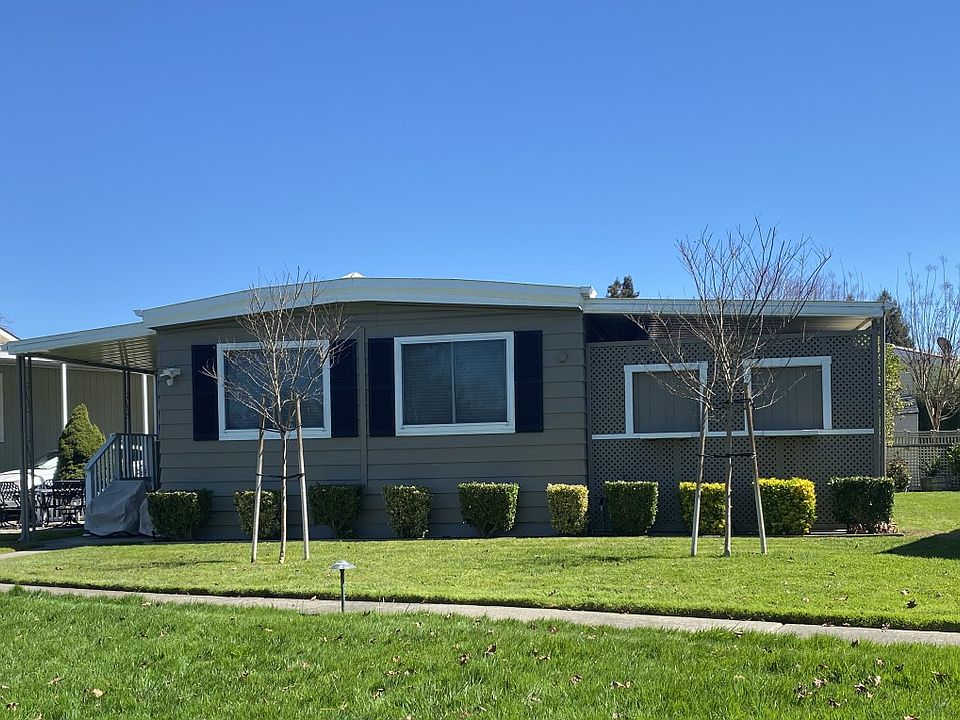 1st image of 9 Oakwood Dr