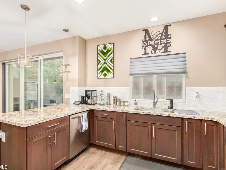 2315 E Pinchot Ave — Photo 19