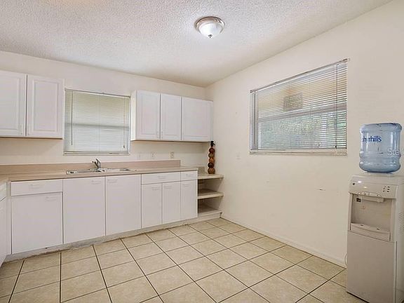 4th image of 2562 25th St