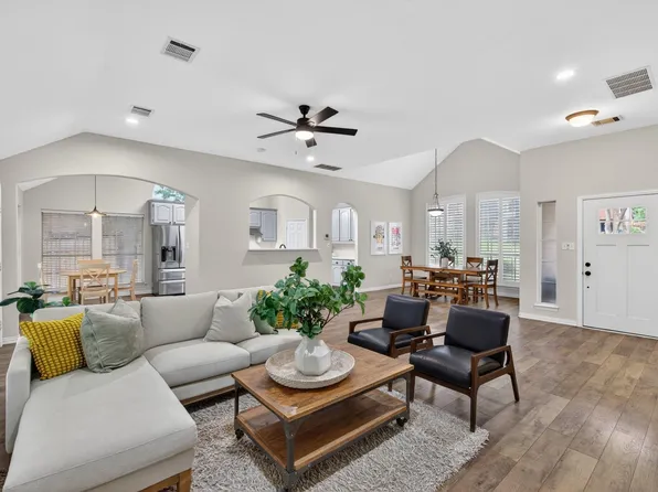 4239 Hearthside Dr, Grapevine, TX 76051