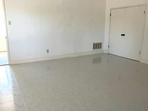 4th image of 21541 River Rd