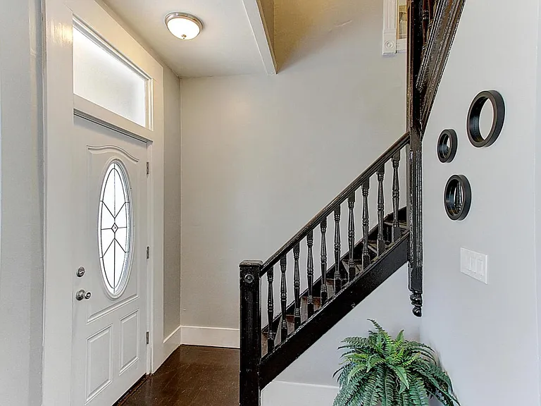 504 W 8the Ave — Photo 15