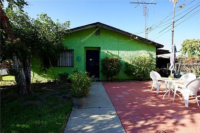 395 W Grand Ave photo 1