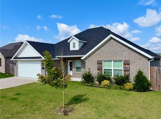 2739 S Angels Rd, Fayetteville, AR 72701