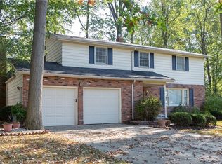 4049 Darby Ln, North Olmsted, OH