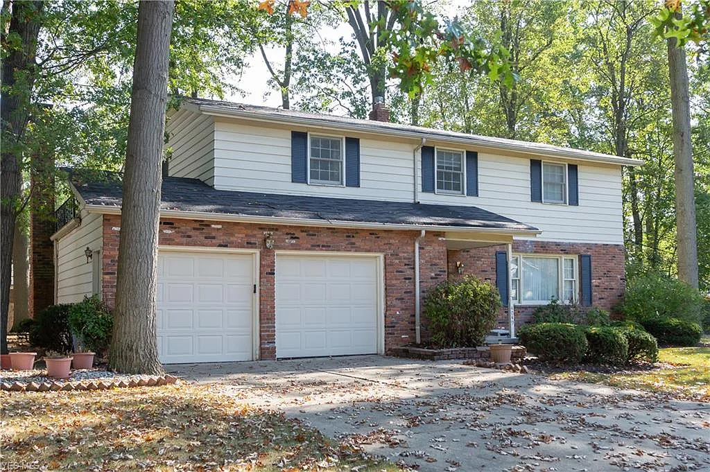 4049 Darby Ln photo 1