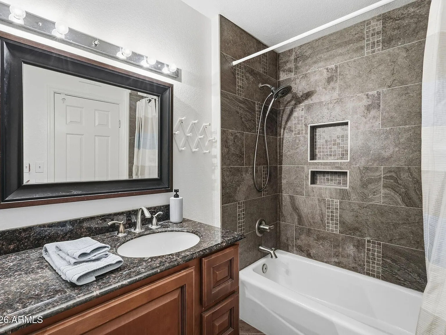 2 bed, 2.0 bath, 1145 sqft, $2,550 — Photo 3