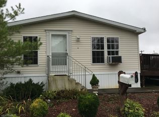 8 Cedar Dr, Franklin, NJ 07416